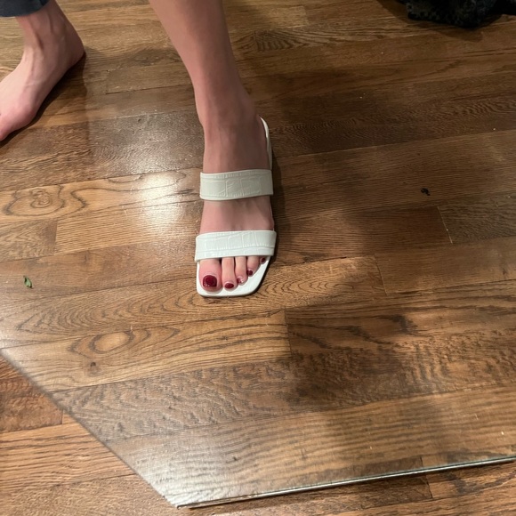 Marc Fisher White Chunky Open Toe Heel / Size 8.5 - Picture 7 of 7